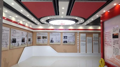 中億?；?dòng)滑軌屏案例：橙色科技企業(yè)展廳
