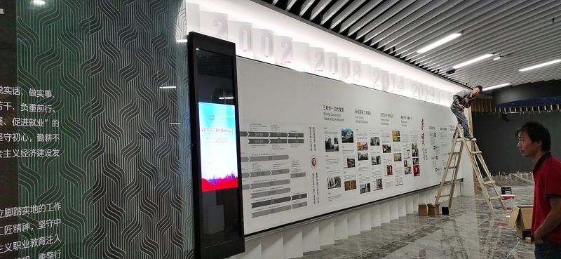 中億?；?dòng)滑軌屏為重慶市輕工業(yè)學(xué)校打造智慧校園